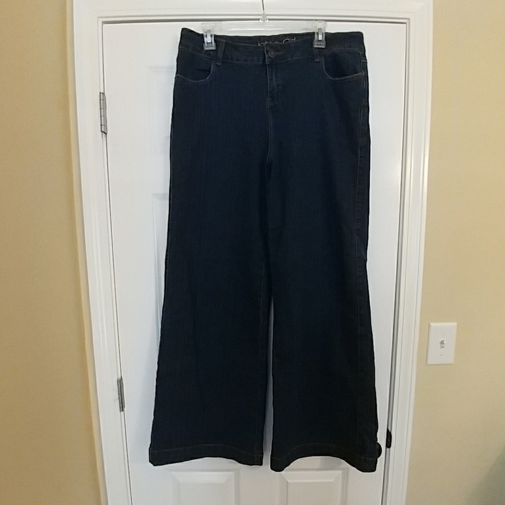 Wide-Leg Jeans